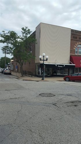17 E Side Sq, Macomb, IL 61455